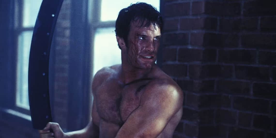 thomas-jane-as-frank-castle-with-a-weapon-in-the-punisher