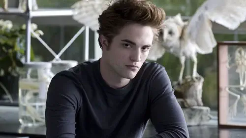 assets/robert-pattinson-as-edward-cullen-in-twilight.jpeg