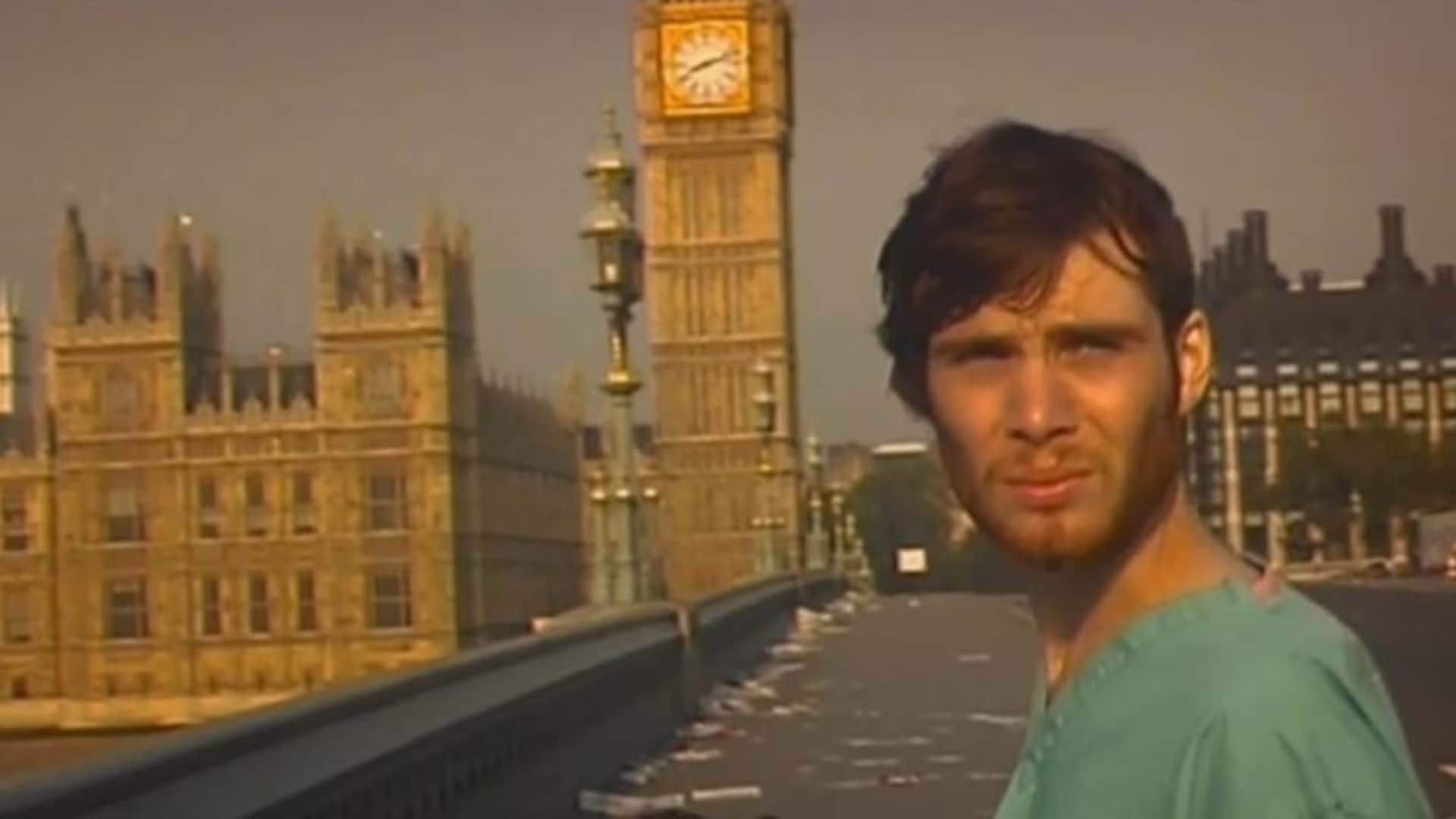 jim-stands-in-a-deserted-city-in-28-days-later