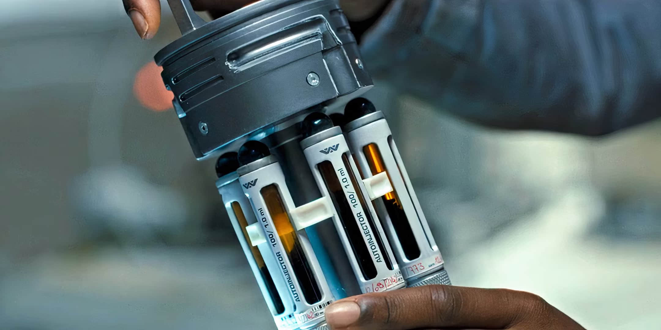 prometheus-black-goo-vials-in-alien-romulus