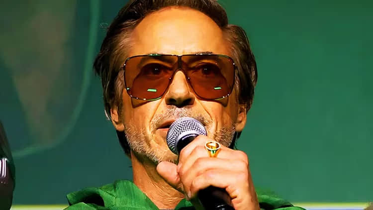 robert-downey-jr-revealing-himself-to-be-doctor-doom-at-sdcc