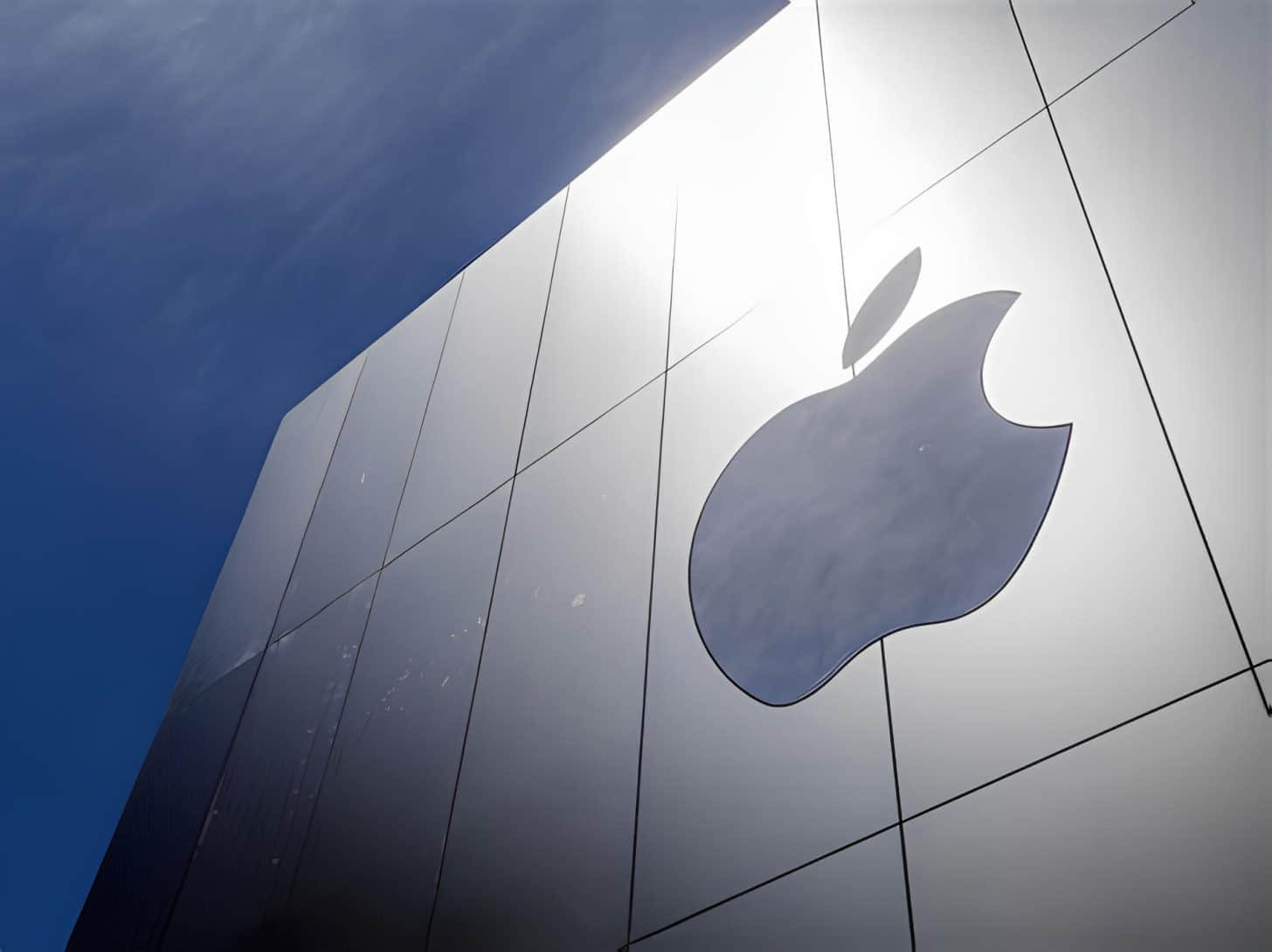 Apple-CFO-1456x1090