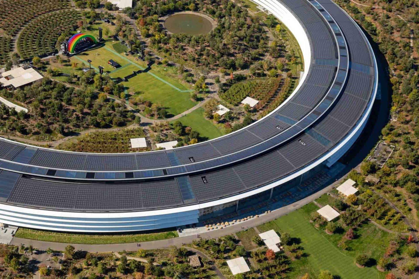Apple-headquarters-2-1456x971
