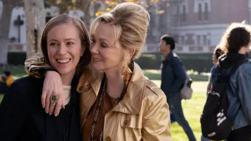 assets/hannah-einbinder-jean-smart-hacks-season-3.jpeg
