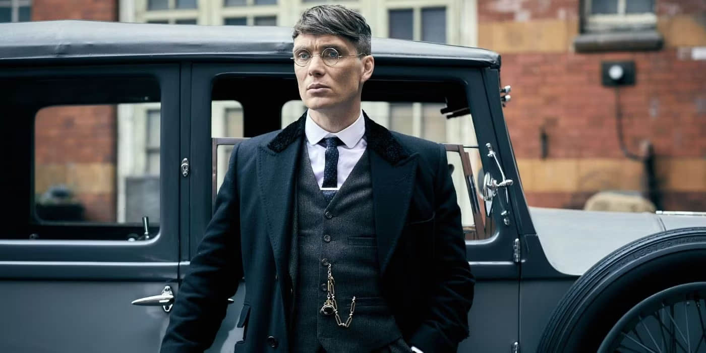 tommy-shelby-standing-outside-a-car-in-peaky-blinders