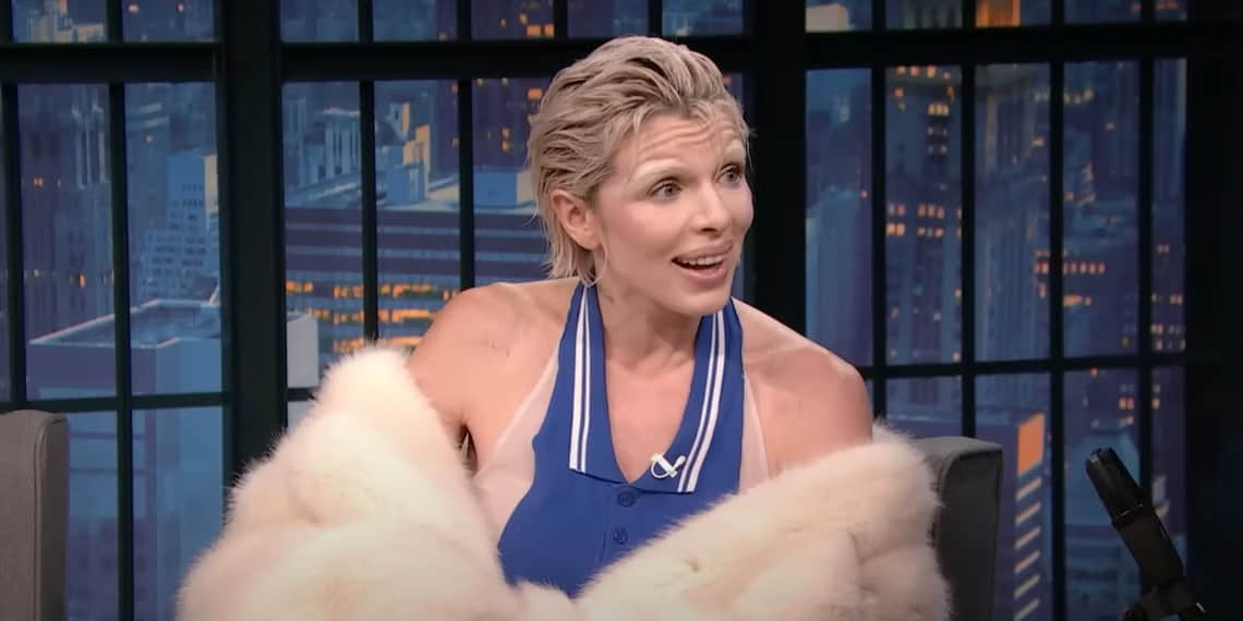 julia-fox-on-late-night-with-seth-meyers