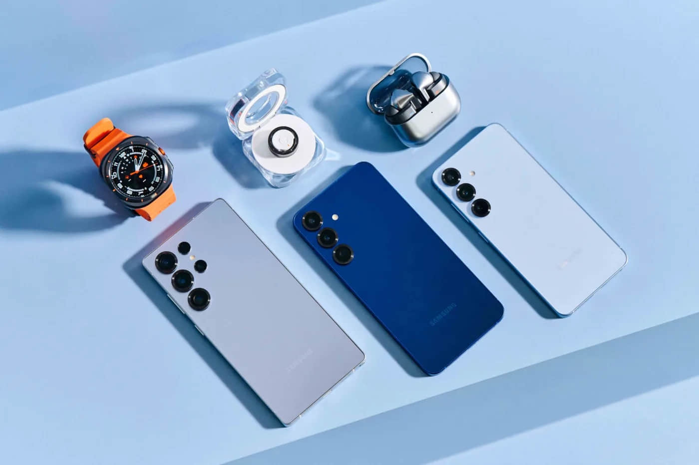 009-eco-galaxy-s25ultra-titaniumsilverblue-s25plus-navy-s25-icyblue-watch-ultra-titaniumgray-buds3pro-silver-ring-titaniumsilver-1400x933