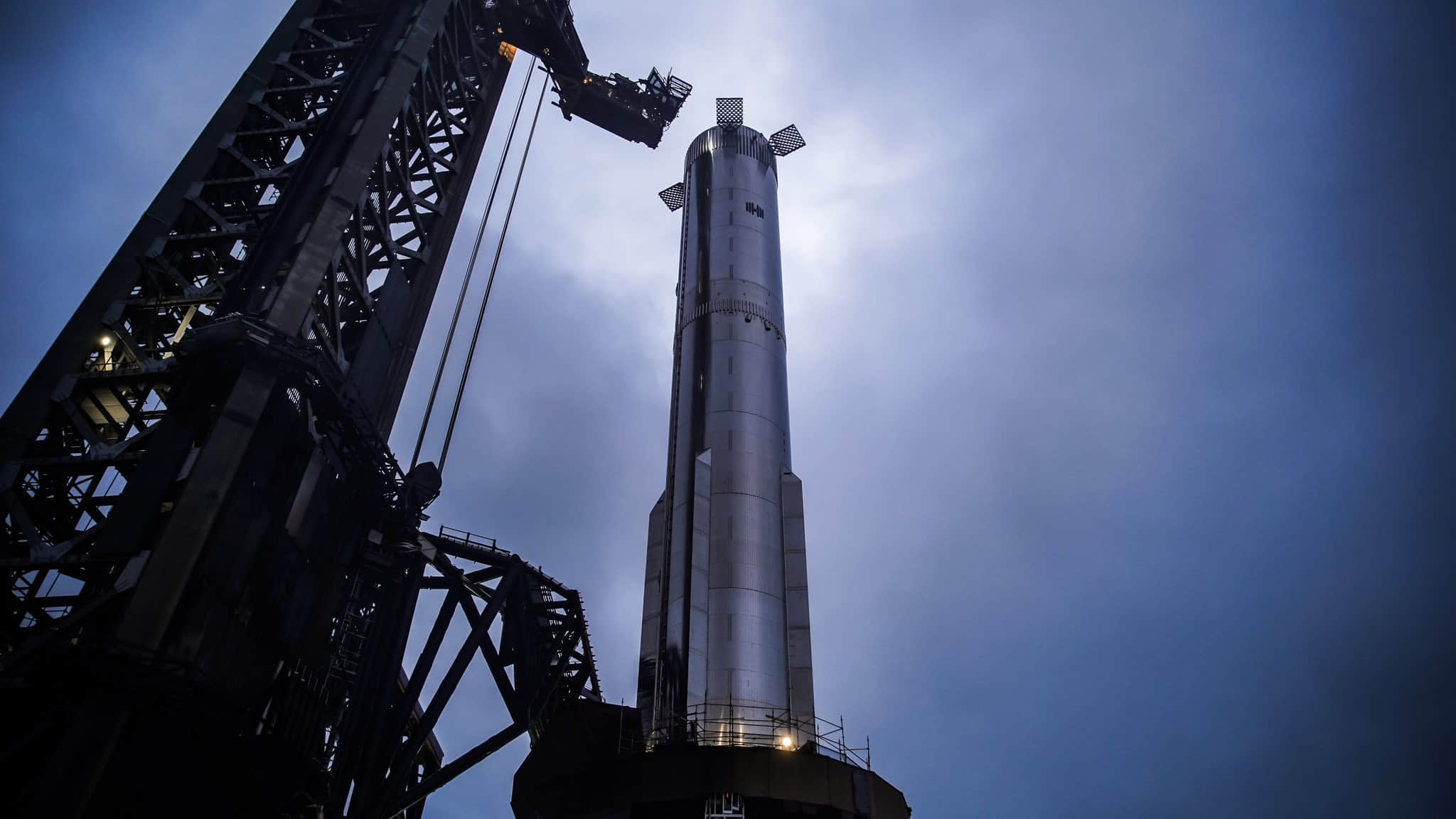 SPACEX-STARSHIP-FLIGHT-7-SUPER-HEAVY-BOOSTER
