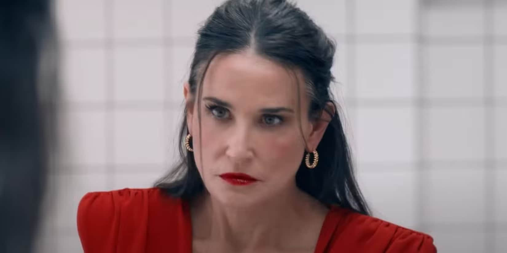 demi-moore-looking-in-the-mirror-in-the-substance