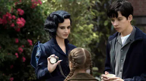 assets/miss-peregrine-s-home-for-peculiar-children-3.jpeg