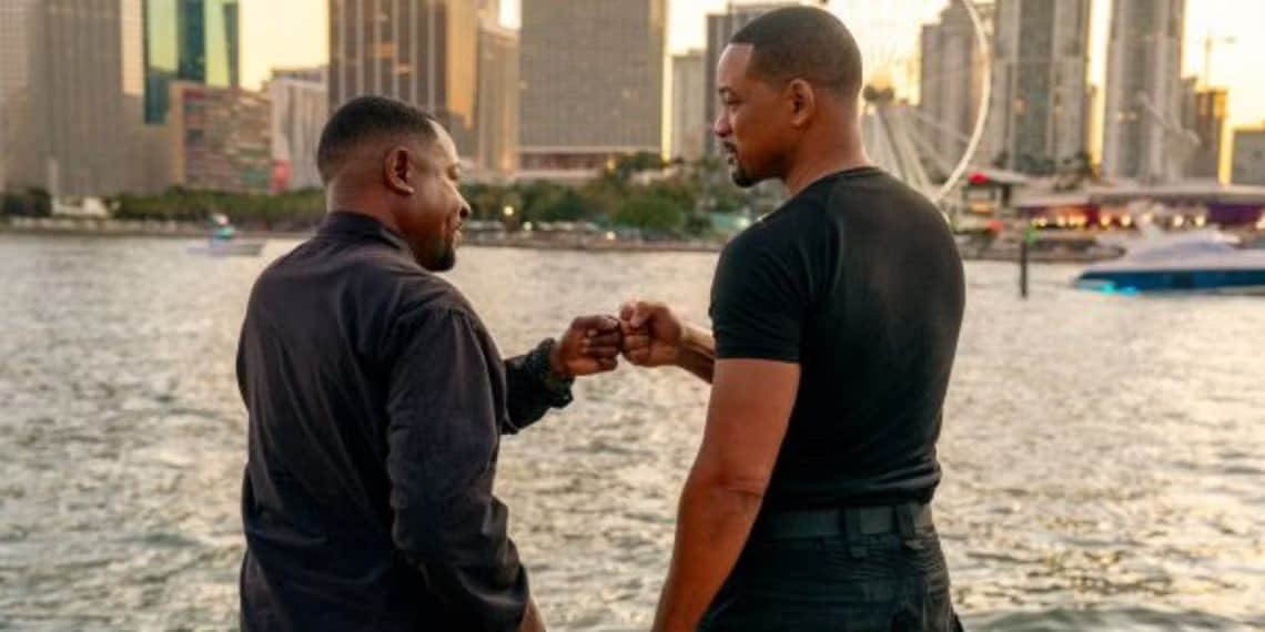 bad-boys-ride-or-die-with-martin-lawrence-and-will-smith-fist-bumping