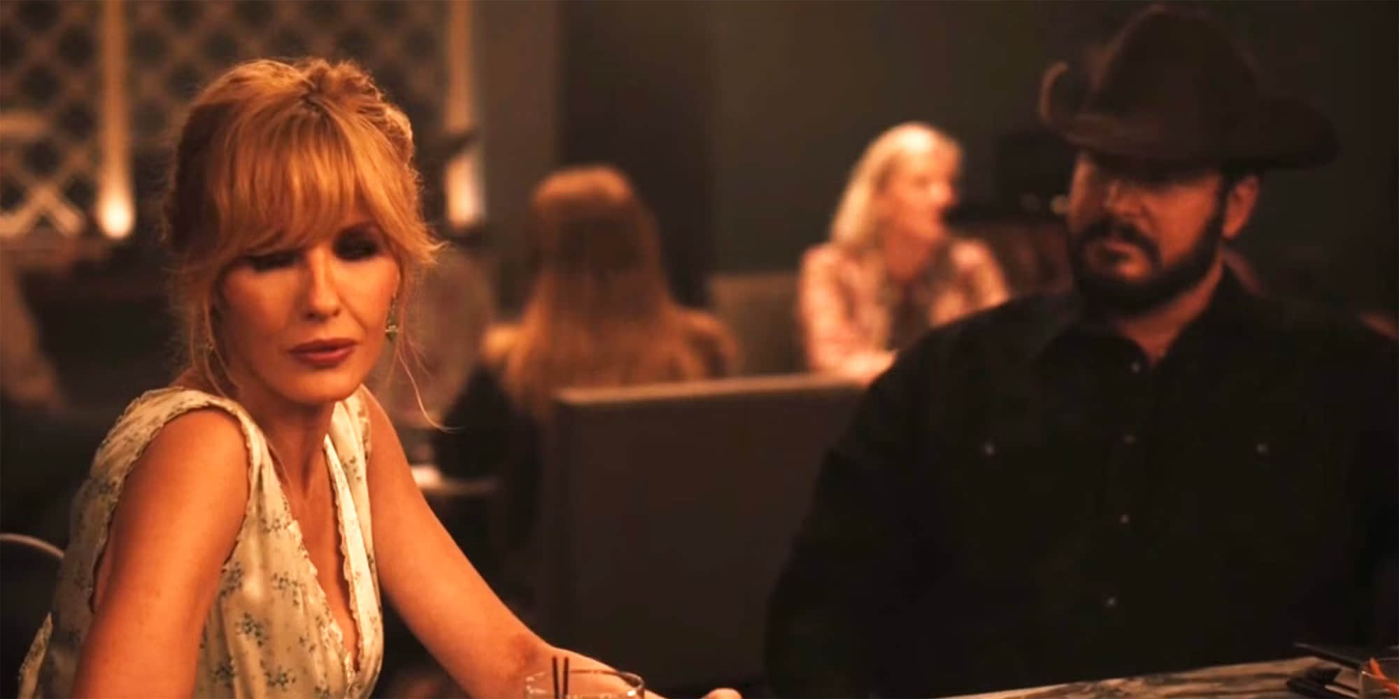 beth-and-rip-at-the-bar-in-yellowstone-season-5