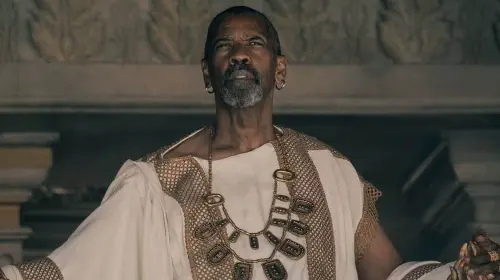 assets/denzel_washington_robe_gladiator_2.jpeg