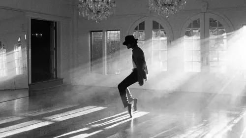 assets/jaafar-jackson-as-michael-jackson-on-his-toes-in-the-upcoming-biopic-michael.jpeg