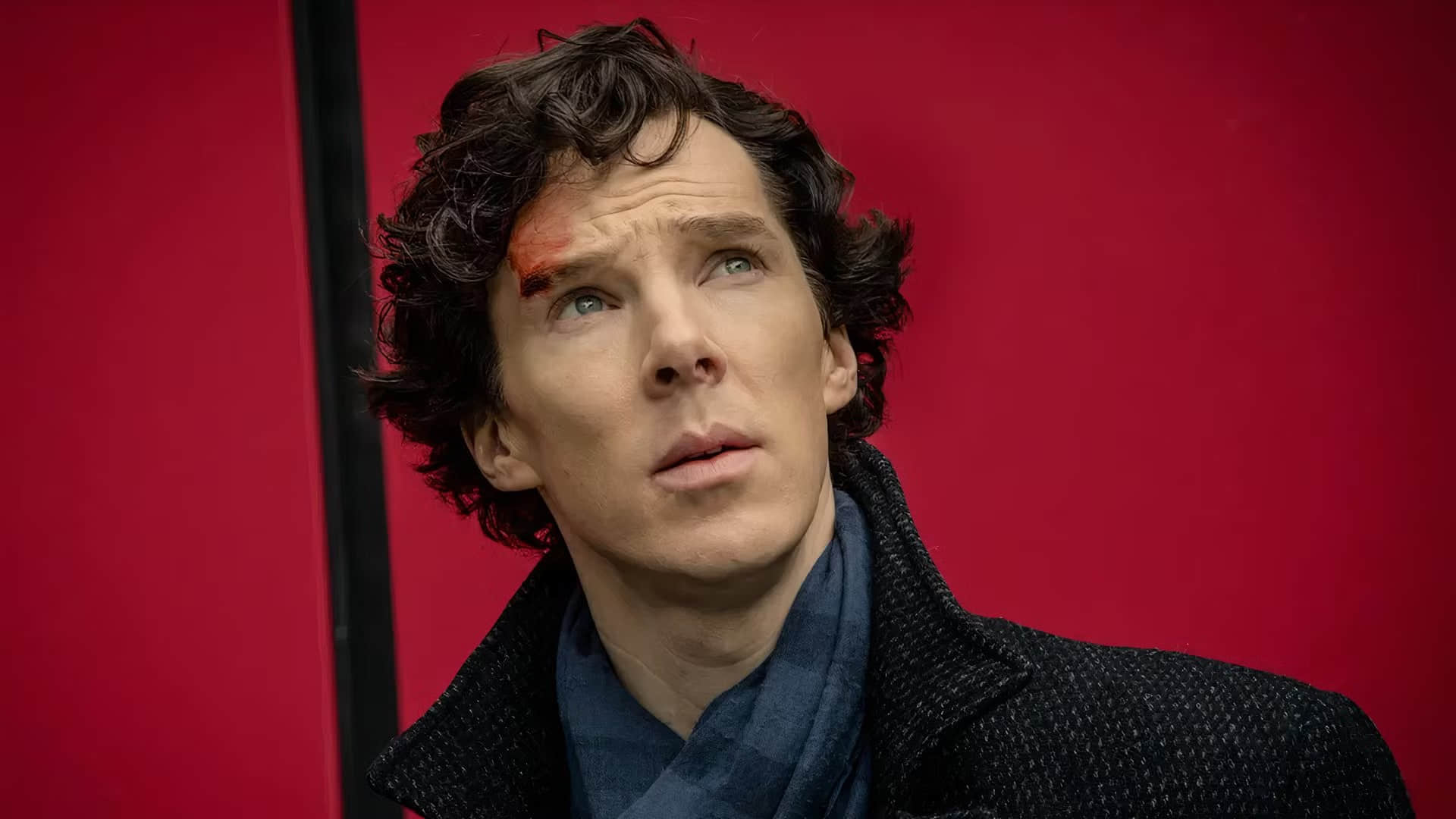 sherlock-benedict-cumberbatch-red-wall