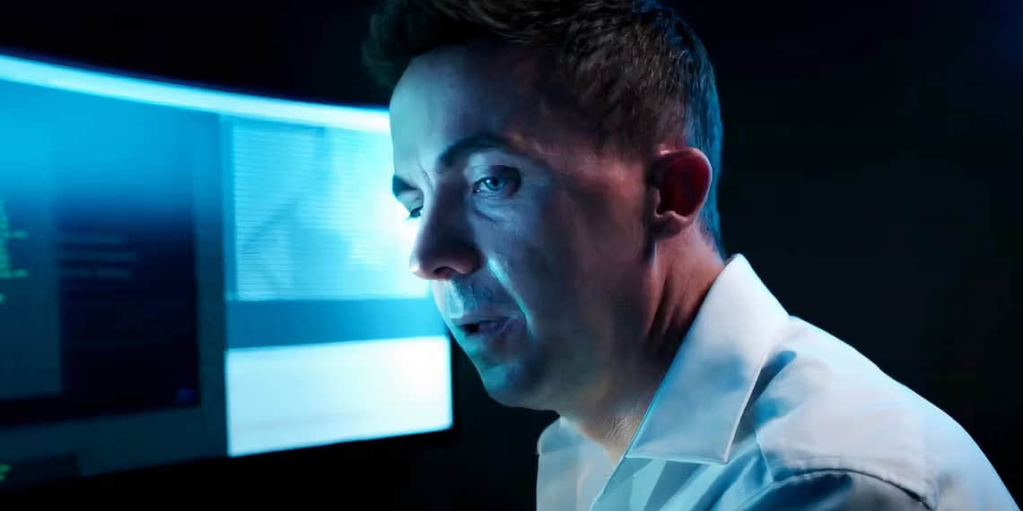 frankie-muniz-looking-concerned-in-renner-trailer