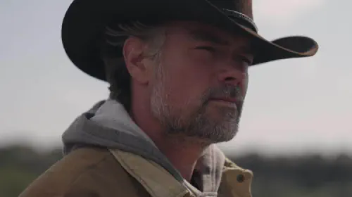 assets/josh-duhamel-in-a-cowboy-hat-on-the-ranch-in-the-2025-netflix-western-show-ransom-canyon.jpeg
