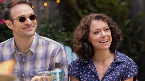 assets/charlie-cox-tatiana-maslany-she-hulk-attorney-at-law.jpeg