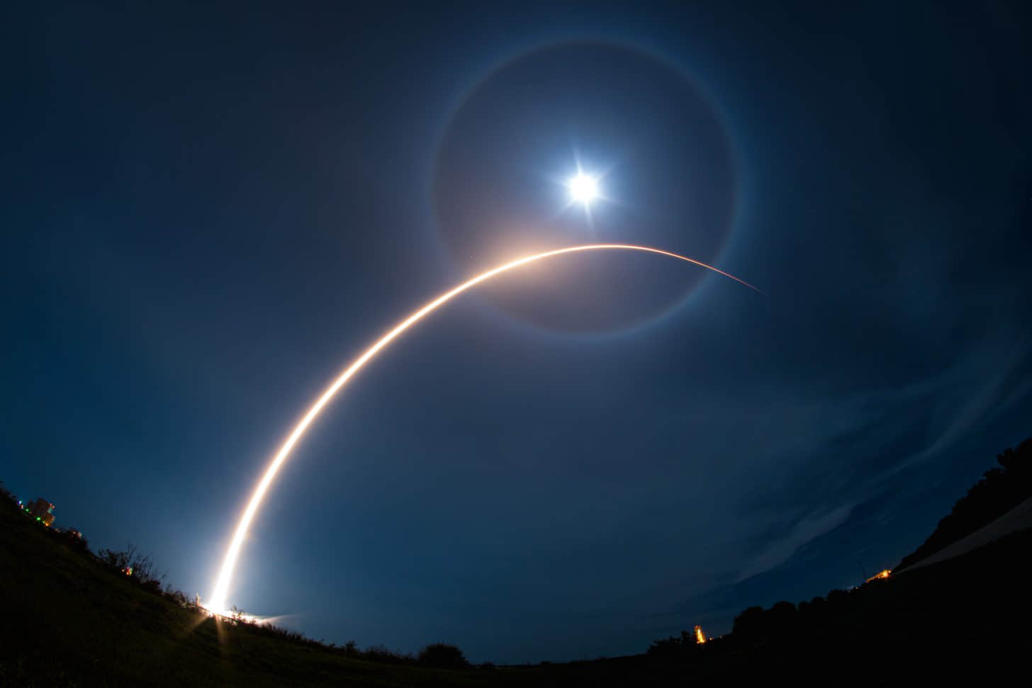 SPACEX-FALCON-9-FLORIDA-1456x971