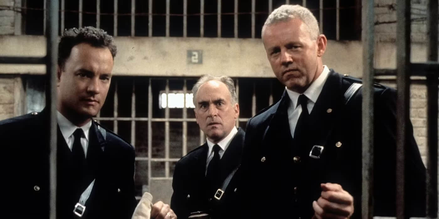 guards-look-inside-a-cell-in-the-green-mile