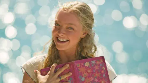assets/amanda-seyfried-mamma-mia.jpeg