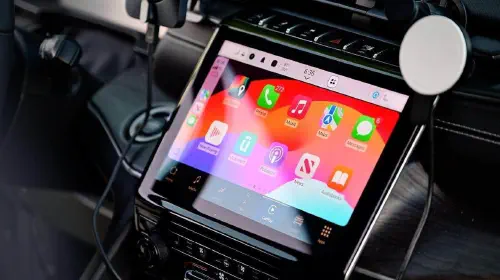 assets/62920-130598-60564-124592-60360-124363-CarPlay-in-iOS-18-Home-Screen-xl-xl-xl.jpeg