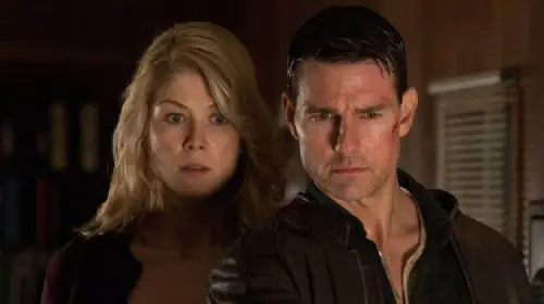 assets/tom-cruise-and-rosamund-pike-looking-startled-in-jack-reacher-never-go-back.jpeg
