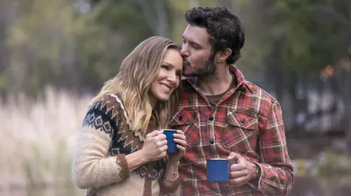 assets/adam-brody-and-kristen-bell-in-nobody-wants-this.jpeg