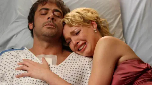 assets/katherine-heigl-and-jeffrey-dean-morgan-as-izzie-and-denny-in-grey-s-anatomy-denny-is-dead-lying.jpeg