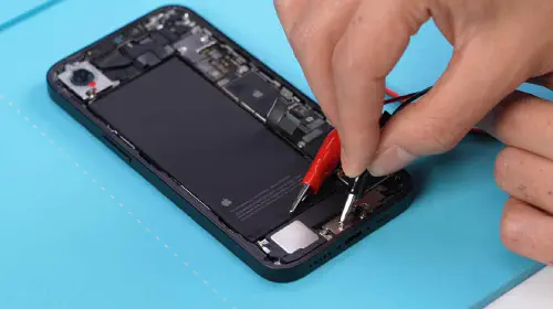 assets/iPhone-16e-simple-battery-removal.jpeg
