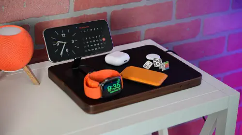 assets/62644-129966-Charging-Three-Devices-on-Nimble-Valet-xl.jpeg