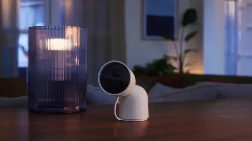 assets/Philips-Hue-Secure-camera-Lifestyle.jpg