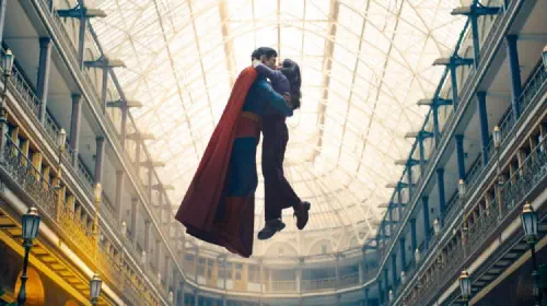 assets/david-corenswet-as-superman-flying-with-lois-lane.jpeg