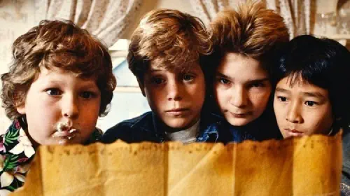 assets/sean-astin-jeff-cohen-corey-feldman-and-ke-huy-quan-in-the-goonies-1.jpeg