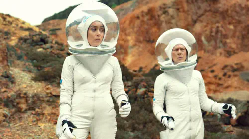 assets/cristin-milioti-and-jimmi-simpson-is-silly-white-spacesuits-in-black-mirror-season-7-episode-uss-cal.jpeg