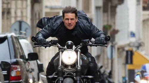 assets/tom-cruise-riding-a-motorbike-in-mission-impossible.jpeg