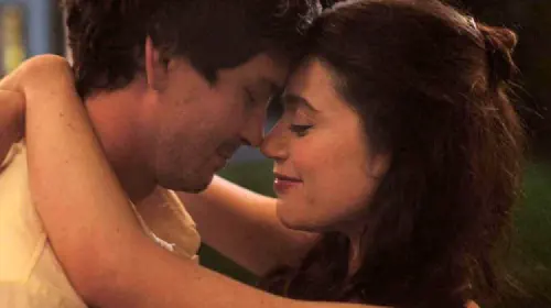 assets/oh-hi-molly-gordon-and-logan-lerman.jpeg