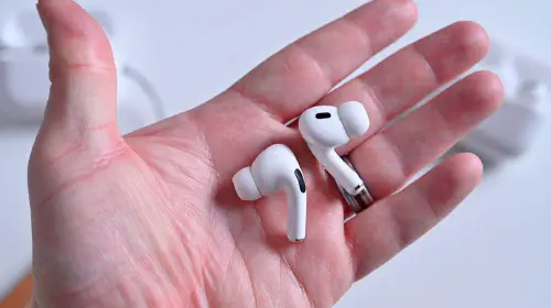 assets/61823-127929-AirPods-Pro-Earbuds-In-Hand---AI-xl.jpeg