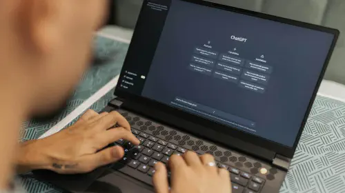 assets/chatgpt-laptop-pexels-bertellifotografia-16094040-4.jpeg