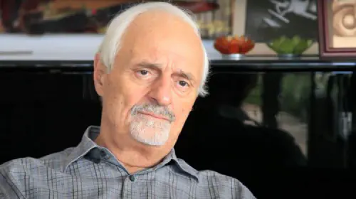 assets/ted-kotcheff-during-an-interview-with-film-courage-1.jpeg
