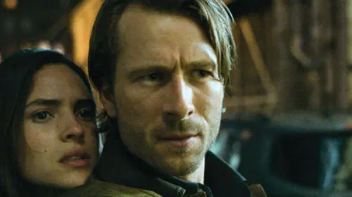 assets/glen-powell-as-hit-man.jpeg
