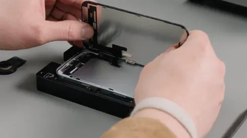 assets/63270-131455-000-lede-repairing-iPhone-xl.jpeg