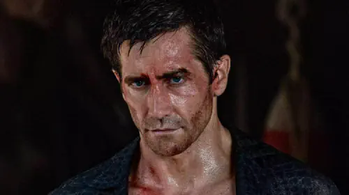 assets/jake-gyllenhaal-in-roadhouse.jpeg