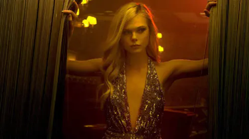 assets/the-neon-demon-elle-fanning.jpeg