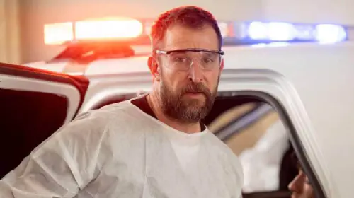 assets/noah-wyle-plays-a-doctor-in-the-pitt.jpeg