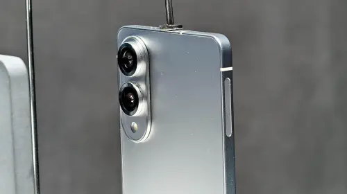 assets/Galaxy-S25-Edge.jpeg