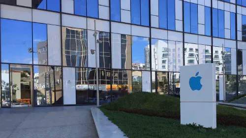 assets/Apple-office.jpeg