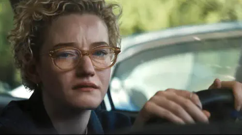 assets/weapons-julia-garner.jpeg