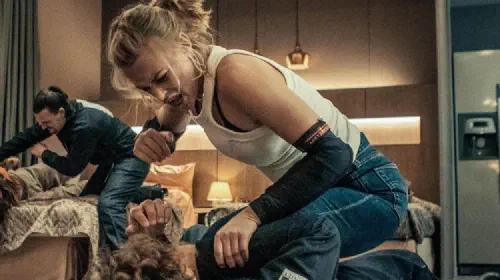 Netflix新动作惊悚片火爆上线，打造升级版《飓风营救》