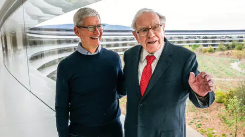 assets/63510-132008-000-lead-Tim-Cook-and-Warren-Buffett-xl.jpeg